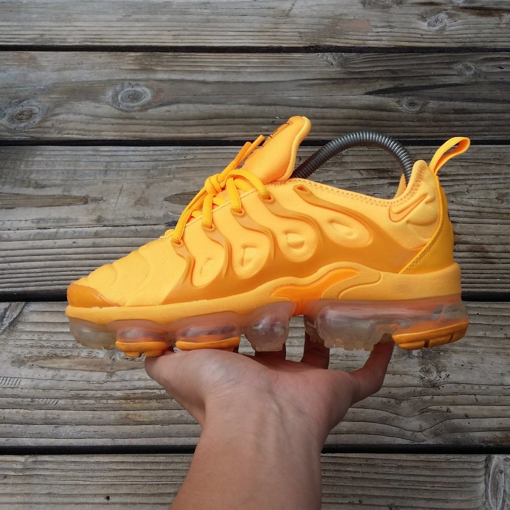 Size 6 Women Nike Air VaporMax Plus Orange Running Shoes Sneakers - Picture 2 of 8